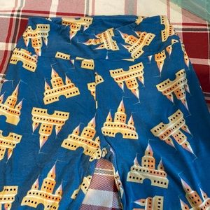 Gently used castle lularoe legging